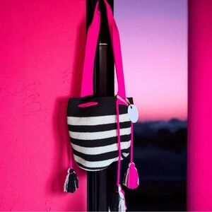 BTB WOVEN BLACK WHITE SUMMER SHOULDER BAG WITH PINK ACCENTS, $437MSRP, NWT